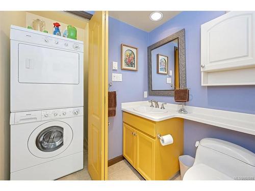103-55 Songhees Rd, Victoria, BC - Indoor Photo Showing Laundry Room