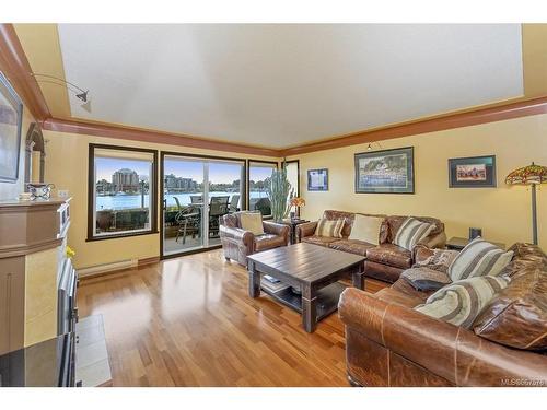 103-55 Songhees Rd, Victoria, BC - Indoor Photo Showing Living Room