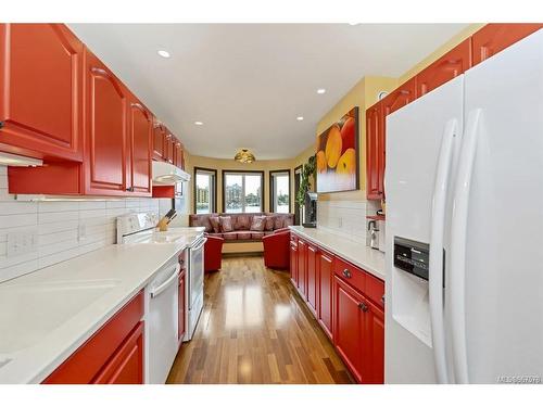 103-55 Songhees Rd, Victoria, BC - Indoor Photo Showing Kitchen