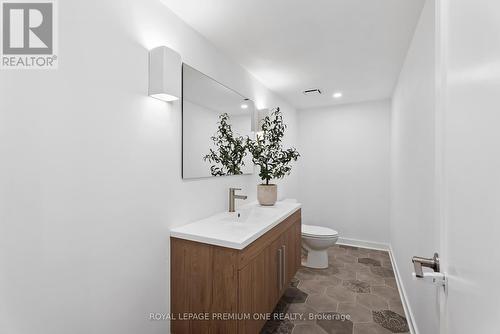 6 Byblos Court, East Gwillimbury, ON - Indoor Photo Showing Bathroom