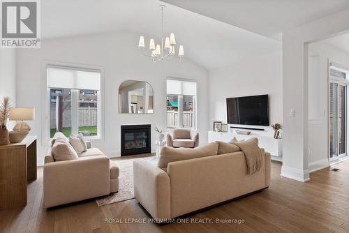 6 Byblos Court, East Gwillimbury, ON - Indoor Photo Showing Living Room With Fireplace