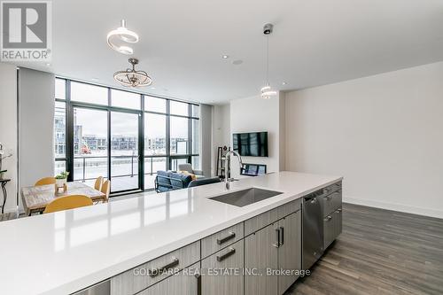 3761 Riva Avenue, Innisfil, ON - Indoor Photo Showing Kitchen With Upgraded Kitchen