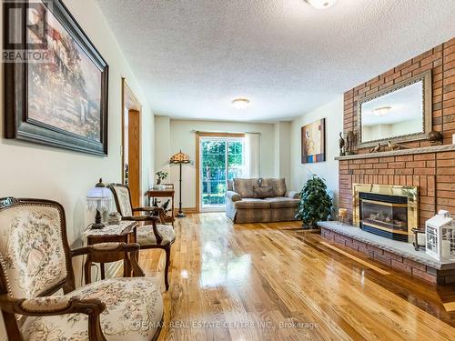 521 Nanak Road, Mississauga, ON - Indoor Photo Showing Living Room With Fireplace