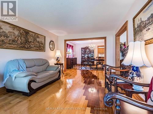 521 Nanak Road, Mississauga, ON - Indoor Photo Showing Living Room