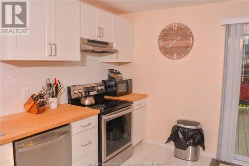 2065 Dominion, Windsor, ON - Indoor Photo Showing Kitchen