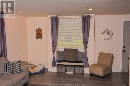 2065 Dominion, Windsor, ON - Indoor Photo Showing Living Room