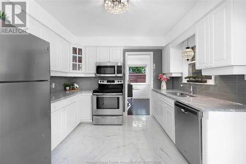 420 Eastlawn, Windsor, ON - Indoor Photo Showing Kitchen With Stainless Steel Kitchen