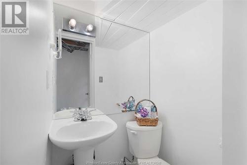 420 Eastlawn, Windsor, ON - Indoor Photo Showing Bathroom