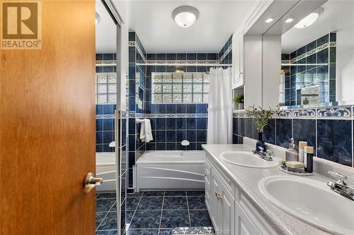 1022 Westchester Drive, Windsor, ON - Indoor Photo Showing Bathroom