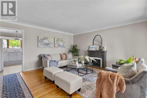 1022 Westchester Drive, Windsor, ON - Indoor Photo Showing Living Room