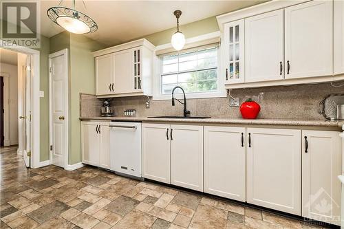 211 Park Avenue, Carleton Place, ON - Indoor Photo Showing Kitchen