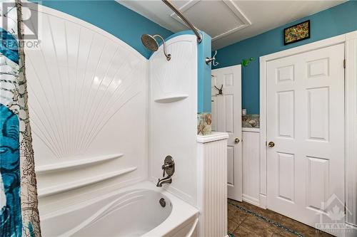 211 Park Avenue, Carleton Place, ON - Indoor Photo Showing Bathroom