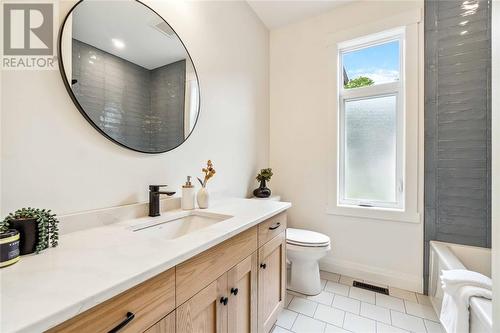 6750 Griffin Drive, Plympton-Wyoming, ON - Indoor Photo Showing Bathroom