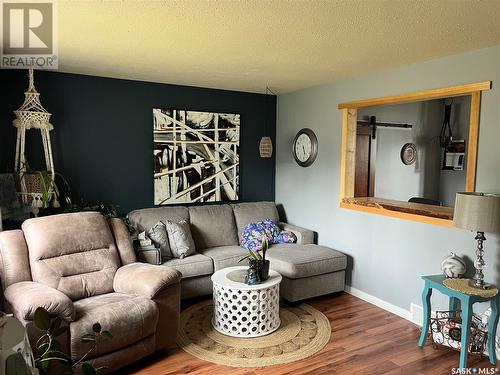 1622 Vickies Avenue, Saskatoon, SK - Indoor Photo Showing Living Room