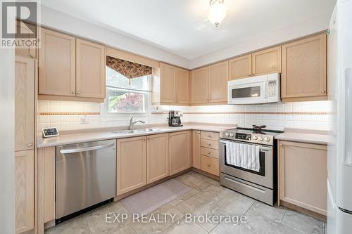 5654 Haddon Hall Road, Mississauga, ON - Indoor Photo Showing Kitchen