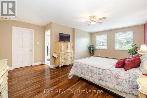 5654 Haddon Hall Road, Mississauga, ON - Indoor Photo Showing Bedroom