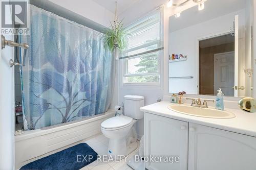 5654 Haddon Hall Road, Mississauga, ON - Indoor Photo Showing Bathroom