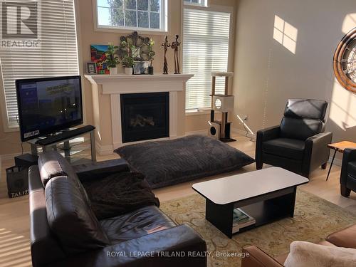 303 Berryhill Drive, London, ON - Indoor Photo Showing Living Room With Fireplace