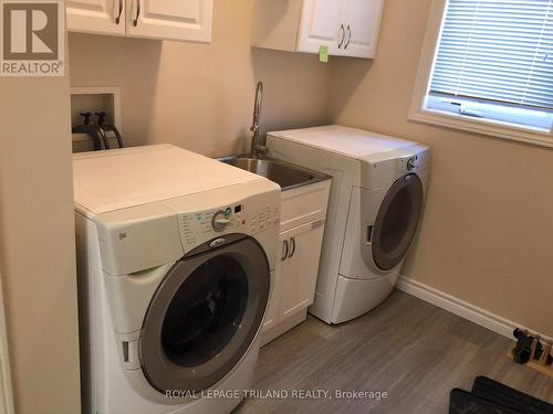 303 Berryhill Drive, London, ON - Indoor Photo Showing Laundry Room
