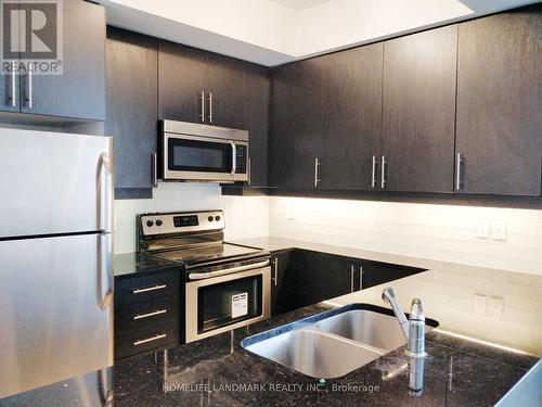 621 - 8110 Birchmount Road, Markham, ON - Indoor Photo Showing Kitchen With Double Sink With Upgraded Kitchen