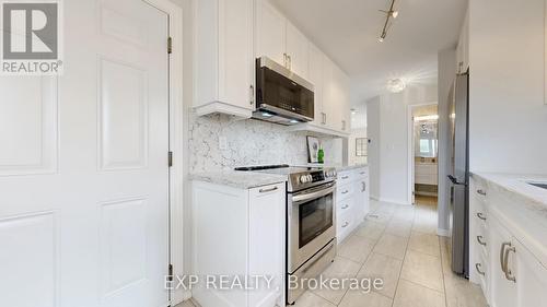 4404 Fairview Street, Burlington, ON - Indoor Photo Showing Kitchen With Upgraded Kitchen