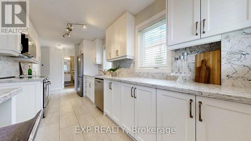 4404 Fairview Street, Burlington, ON - Indoor Photo Showing Kitchen With Upgraded Kitchen