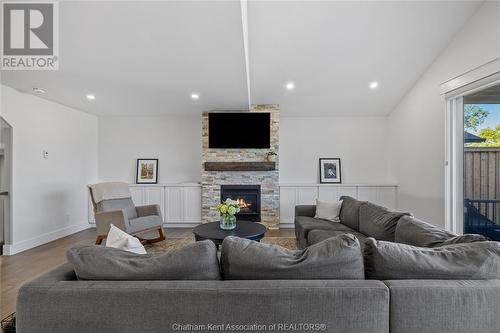 16 Cabot Trail, Chatham, ON - Indoor Photo Showing Living Room With Fireplace