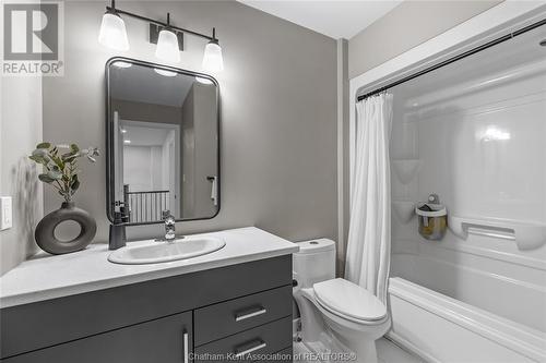 16 Cabot Trail, Chatham, ON - Indoor Photo Showing Bathroom