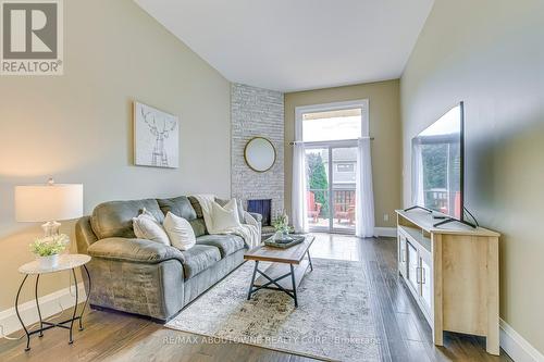 2362 Sinclair Circle, Burlington, ON - Indoor Photo Showing Living Room