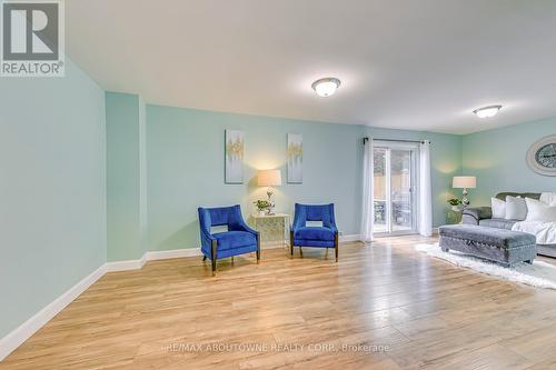 2362 Sinclair Circle, Burlington, ON - Indoor Photo Showing Living Room