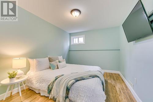 2362 Sinclair Circle, Burlington, ON - Indoor Photo Showing Bedroom