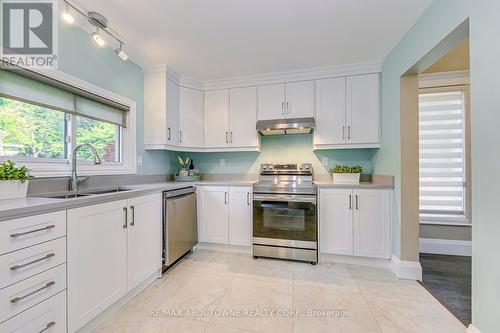 2362 Sinclair Circle, Burlington, ON - Indoor Photo Showing Kitchen With Double Sink