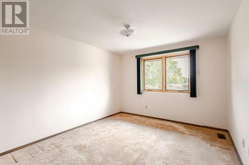 27 Metcalfe Drive, Sarnia, ON - Indoor Photo Showing Other Room