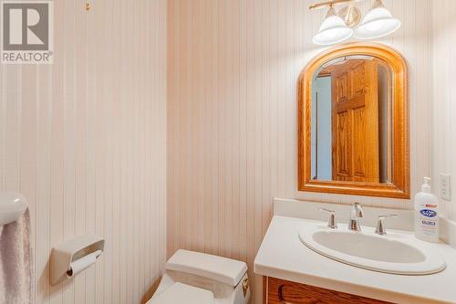27 Metcalfe Drive, Sarnia, ON - Indoor Photo Showing Bathroom