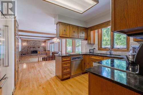 27 Metcalfe Drive, Sarnia, ON - Indoor Photo Showing Kitchen