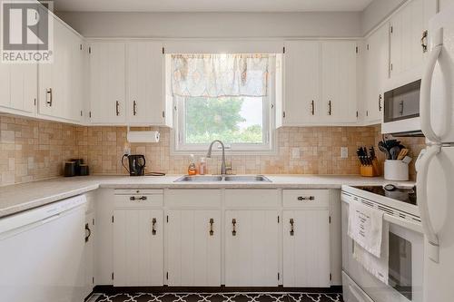 1275 Wiltshire Drive, Sarnia, ON - Indoor Photo Showing Kitchen With Double Sink