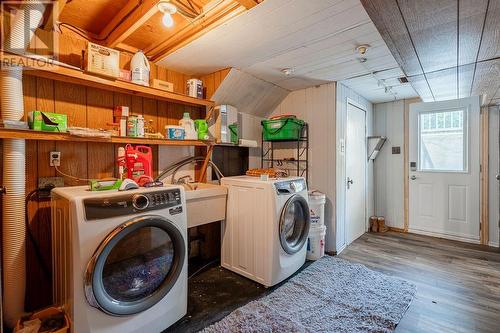 1275 Wiltshire Drive, Sarnia, ON - Indoor Photo Showing Laundry Room