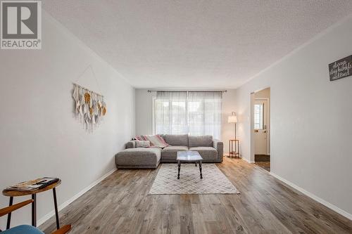 1275 Wiltshire Drive, Sarnia, ON - Indoor Photo Showing Living Room