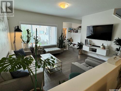 4813 Green Rock Road, Regina, SK - Indoor Photo Showing Living Room