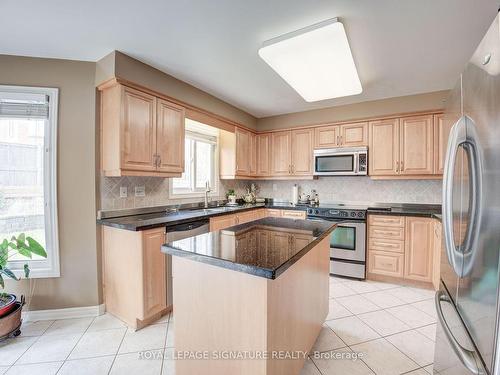 5225 Swiftcurrent Tr, Mississauga, ON - Indoor Photo Showing Kitchen