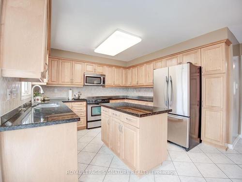 5225 Swiftcurrent Tr, Mississauga, ON - Indoor Photo Showing Kitchen