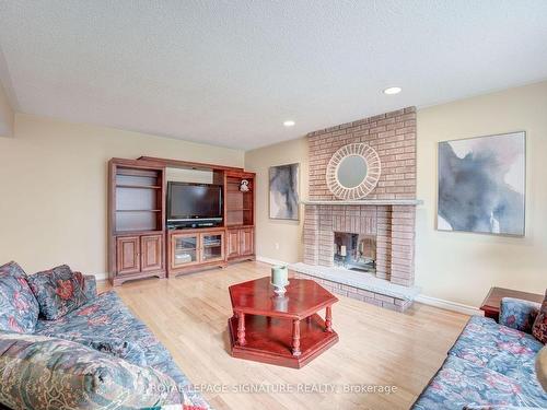 5225 Swiftcurrent Tr, Mississauga, ON - Indoor Photo Showing Living Room With Fireplace