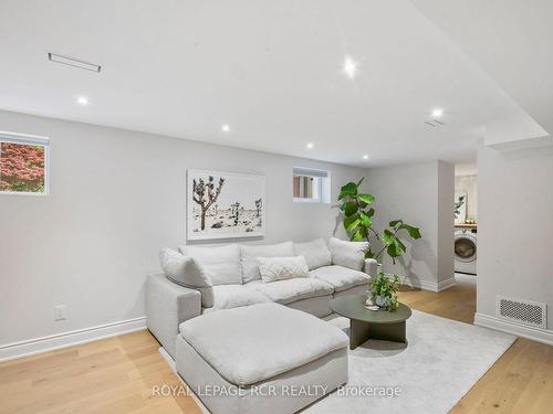 45 Skylark Rd N, Toronto, ON - Indoor Photo Showing Living Room