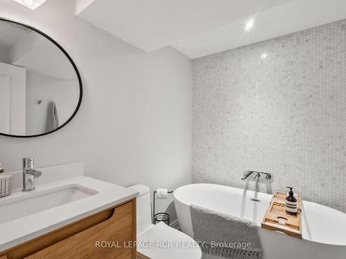 45 Skylark Rd N, Toronto, ON - Indoor Photo Showing Bathroom