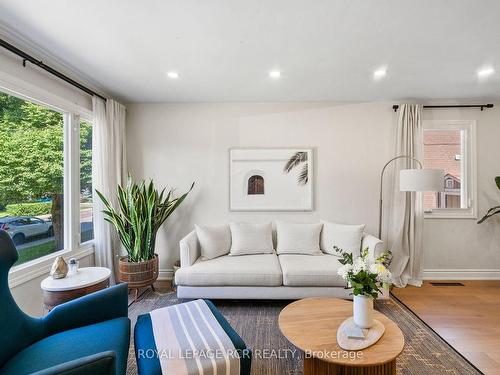 45 Skylark Rd N, Toronto, ON - Indoor Photo Showing Living Room