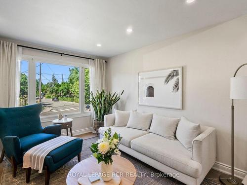 45 Skylark Rd N, Toronto, ON - Indoor Photo Showing Living Room