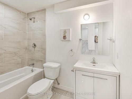 22 Larry Cres, Haldimand, ON - Indoor Photo Showing Bathroom