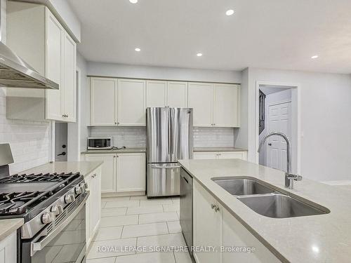 22 Larry Cres, Haldimand, ON - Indoor Photo Showing Kitchen With Double Sink With Upgraded Kitchen