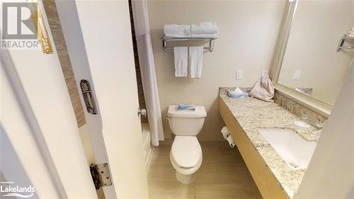 1235 Deerhurst Drive Unit# 421, Huntsville, ON - Indoor Photo Showing Bathroom