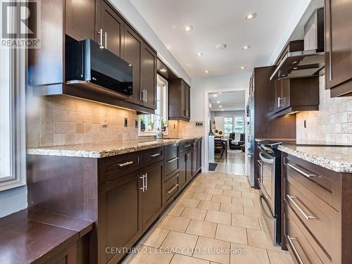 22 - 7190 Atwood Lane, Mississauga (Meadowvale Village), ON - Indoor Photo Showing Kitchen With Upgraded Kitchen